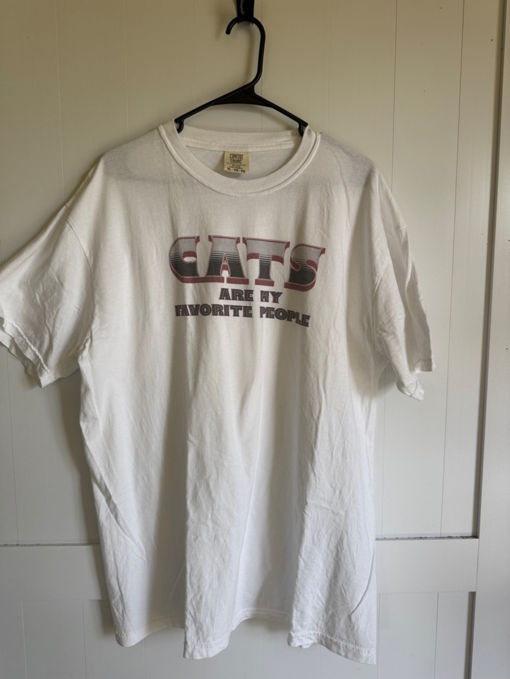 Comfort Colors Cat Tee White with Cat Graphic